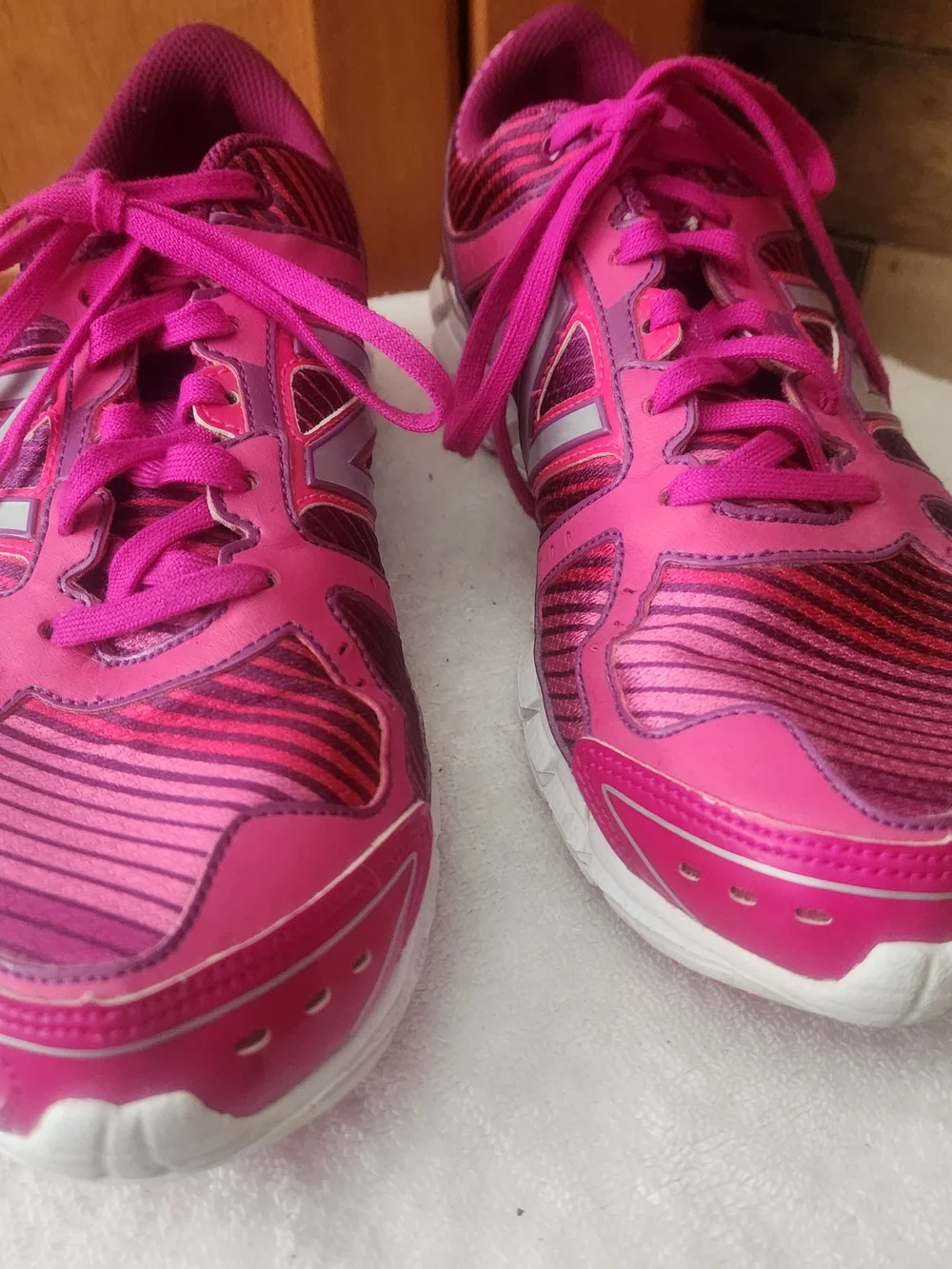 New Balance 750 V1 Running Shoe-walking- Athletic Shoe Womens Sz 9